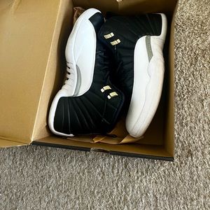 Jordan 12 like new. Damaged box